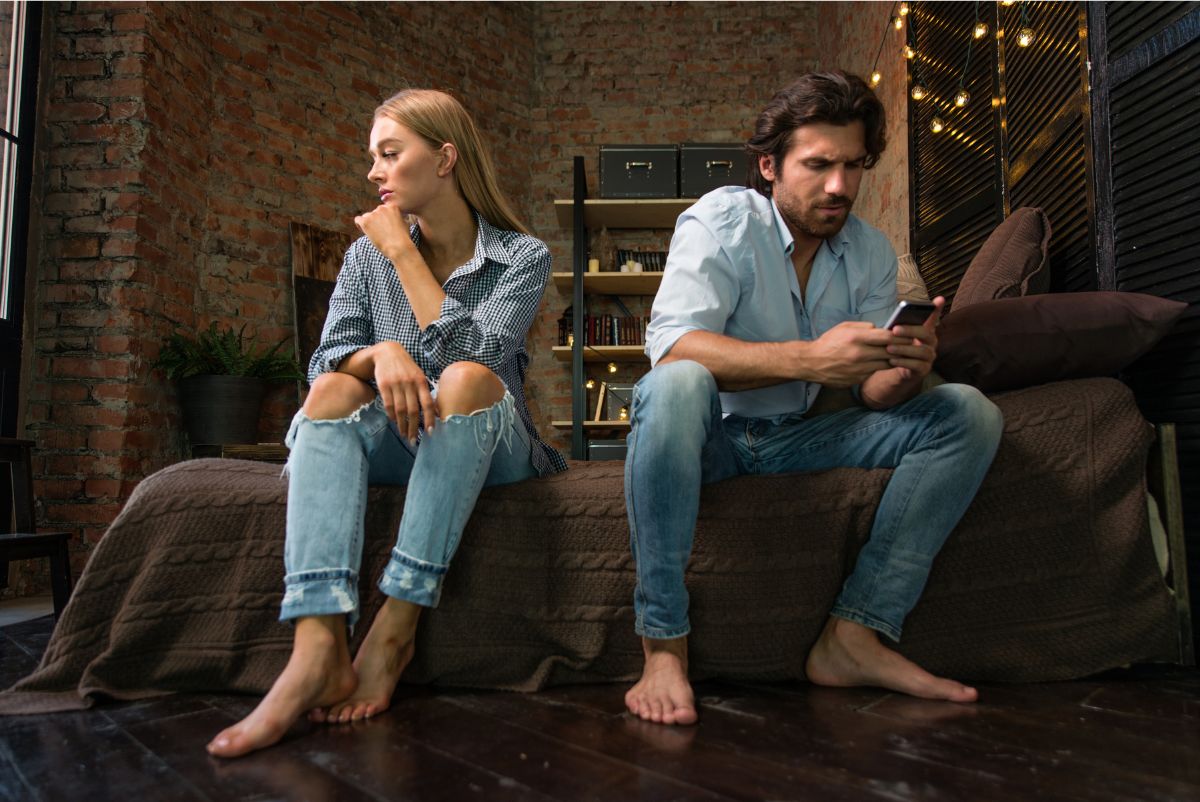 How Cell Phones Destroy Marriages